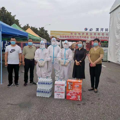 淞江社区卫生服务中心班子成员看望交通卡点值班值守人员