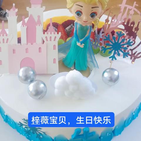 今天是伍梓薇小朋友的生日🎂✨愿你健康快乐幸福✨🎈都围绕在你身边，愿你在成长的路上遇到超多的小美好！