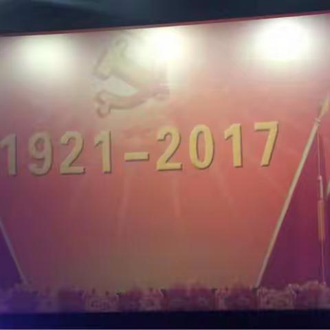 今年是党的96岁生日，党员用行动来为党庆生。零件加工车间第二党小组义务劳动。为数控班擦拭工具箱。