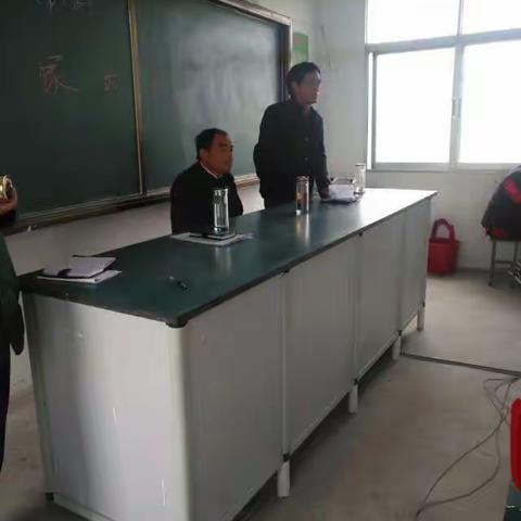 期中考试后上元小学召开家长会