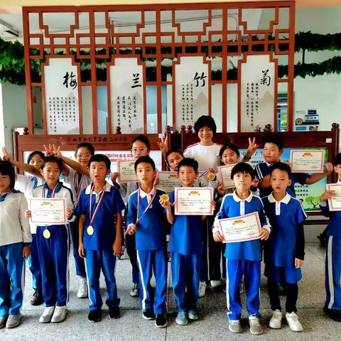 扬体育精神，争班级荣耀