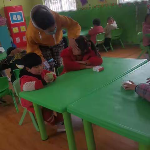 彩虹幼儿园疫情防控发现疑似病例实战演练！