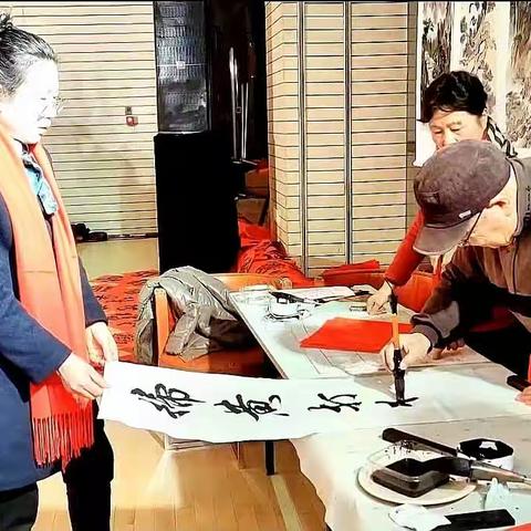 城星仁和书画社送《福》到悦府