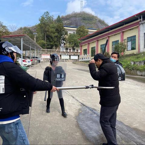 安仁县新洲学校防非法入侵安全演练