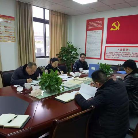 构建安全长效机制，创建平安和谐环境