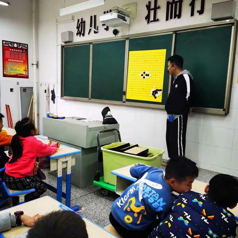 安阳市紫薇小学围棋社团课堂风采