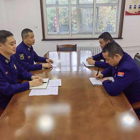 雁塔西路消防救援站组织召开安全形式分析会