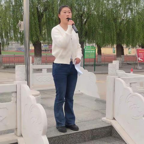 新泰市放城镇初级中学“恢复线下教学，共努力共奋斗共成功”主题升旗仪式