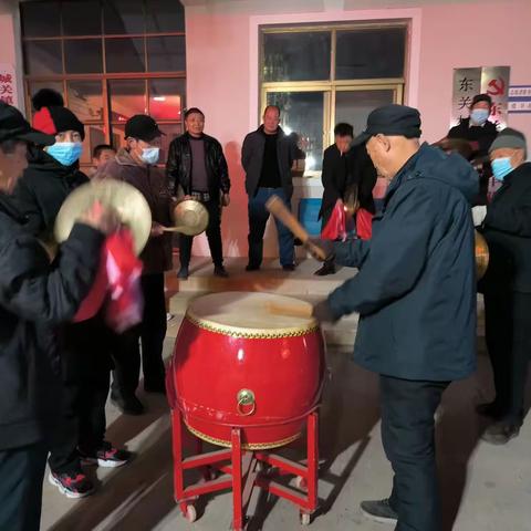 敲锣打鼓扭秧歌 欢天喜地闹元宵