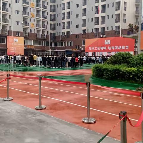 五一技校中秋节放假学生会护送学生回家