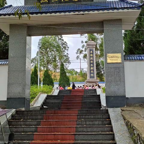 “缅怀先烈，清明祭扫”金宝贝幼儿园清明节祭扫活动