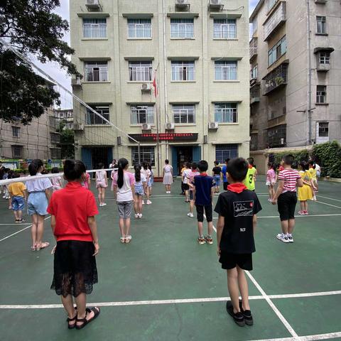 柳州市三中路小学2019-2020学年度下学期防雷雨天气应急安全疏散演练