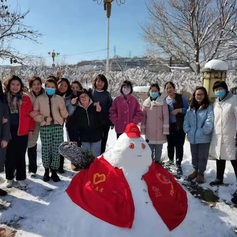 锦绣城社区开展扫雪除冰活动