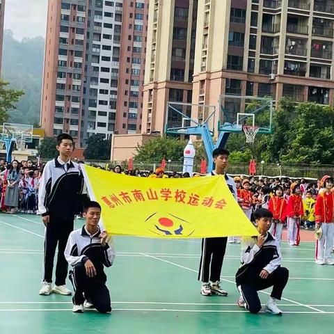 长风破浪会有时，直挂云帆济沧海。