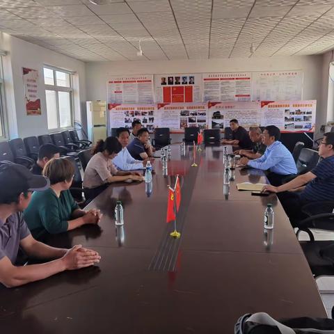 秦皇岛广播电视大学党委书记赵清元一行到五指山村调研指导脱贫攻坚及驻村帮扶工作