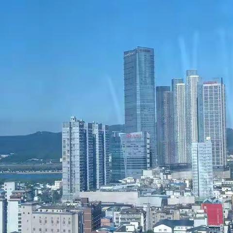 高楼下的古巷