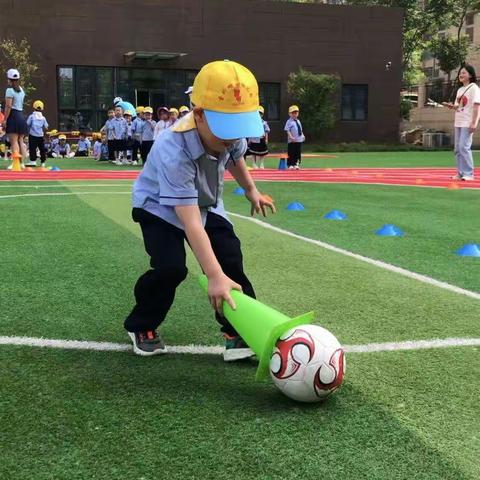 童昕呦呦幼儿园足球运动会