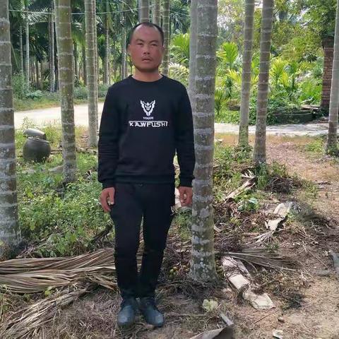 帮扶贫困户，韩定清，符策育，许宇育，照片