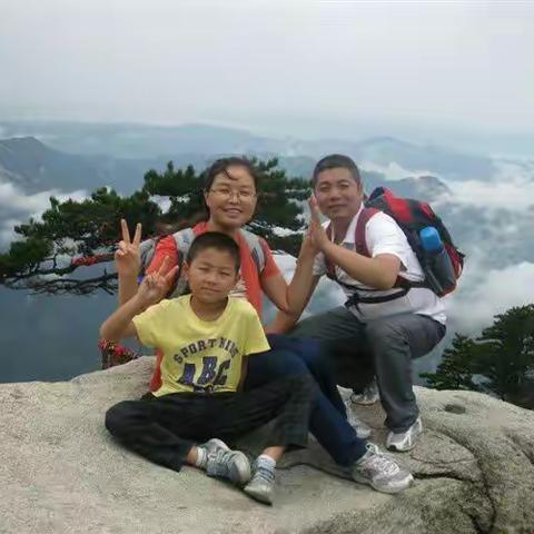 时光永逝，记忆长留！春去冬来，冬去春来，经冬历夏……回首时，发现还是快乐更多一些！愿2018有更多的难忘回忆！