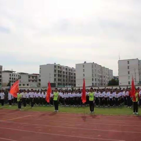 “沙场秋点兵”——漯河市第二实验中学七年级新生军训汇演展风采