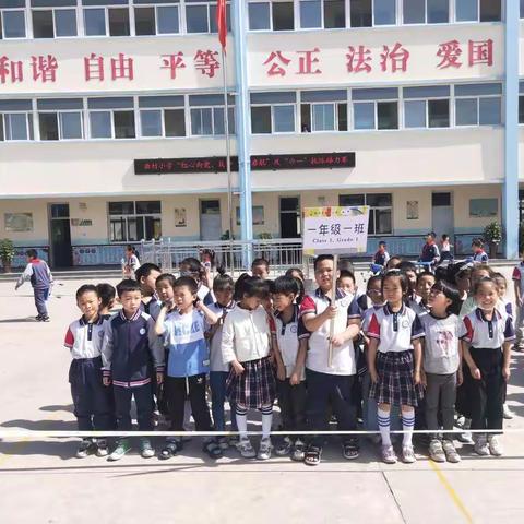 曲村小学“红心向党、筑梦启航”托球接力赛