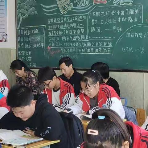展课堂风采，促新秀成长