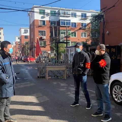 工人街道向阳园社区“战疫一线党旗飘”党日活动