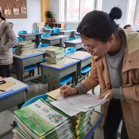 以检查促规范，以规范促提升---海口英才小学滨江分校数学作业教案检查活动