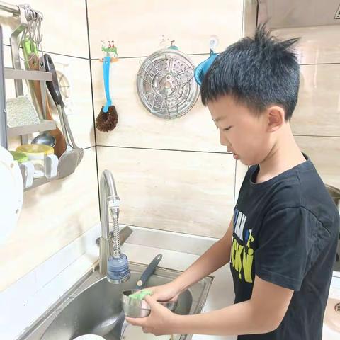 今年都要升五年级了，我要利用暑假时间帮爸爸妈妈做一些事情