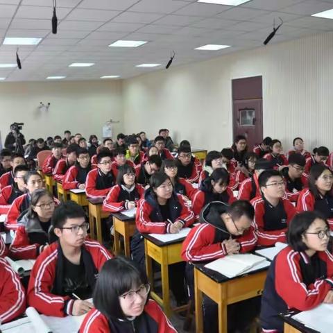滦南一中开展“名师进校园”活动