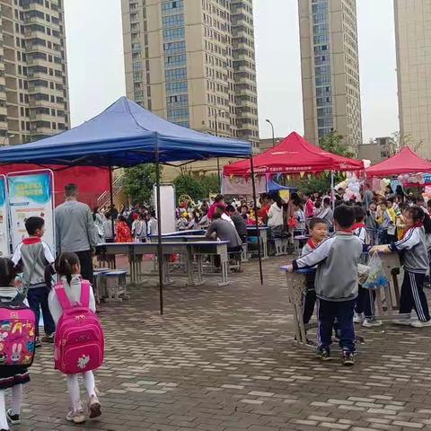 贩卖快乐，传递爱心