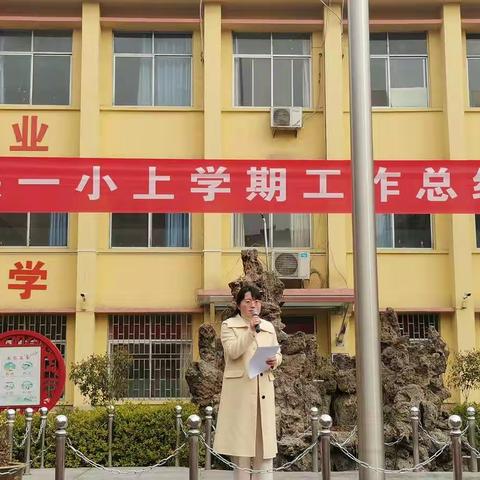 学习雷锋精神，争做时代楷模                                           一一城关一小六二班国旗下展演活动
