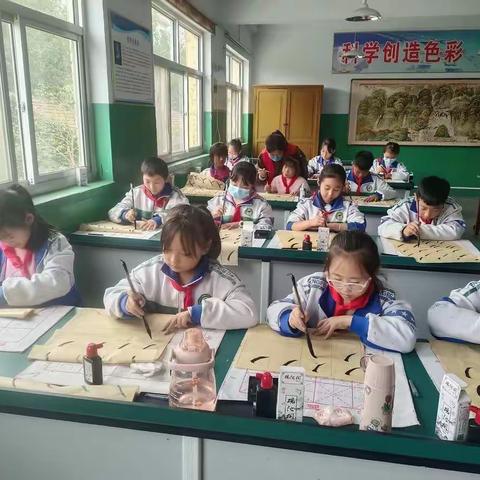 泼墨造字 精彩社团 水冶北环路小学软笔书法社团