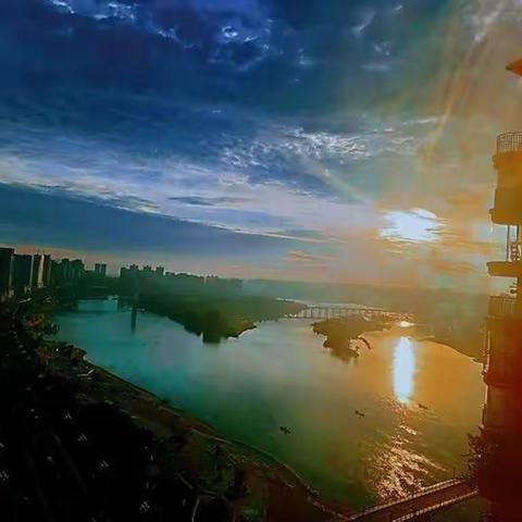 能说服人的不是道理，而是南墙！言不在多, 希言则贵，不争辩，是生活磨砺的智慧，不计较，是年龄给予的气度。