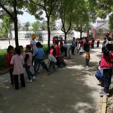 一根绳一条心寺后郭小学2021年春期拔河比赛