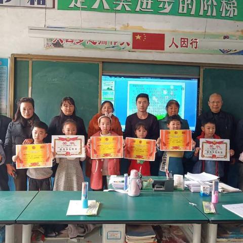一架桥梁连家校  欢聚一堂话成长——蔡寨寺后郭小学期中考试家长会
