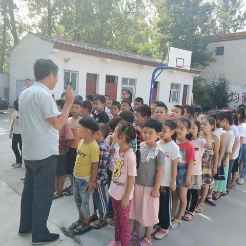 铁路民警走进蔡寨寺后郭小学开展铁路安全知识教育宣传课