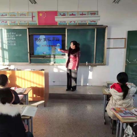 九女集镇韩铺小学防踩踏安全演练