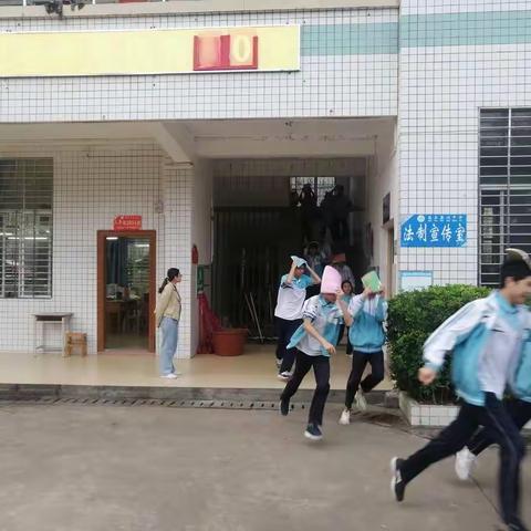藤县藤州中学2021年秋学期防踩踏安全逃生疏散演练
