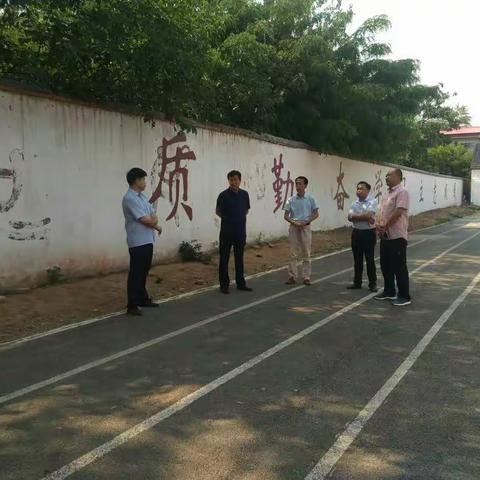 大名县教体局申局长和金局长到王村中学指导工作