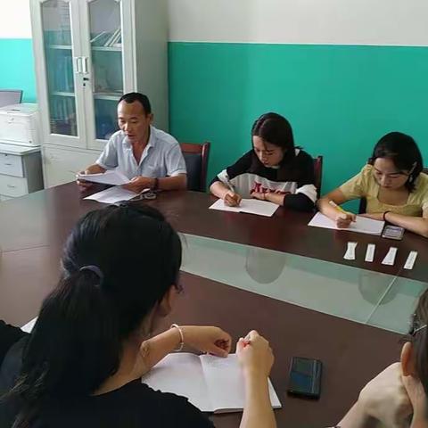 葭密寨小学召开2019--2020学年第一学期全体教师会议