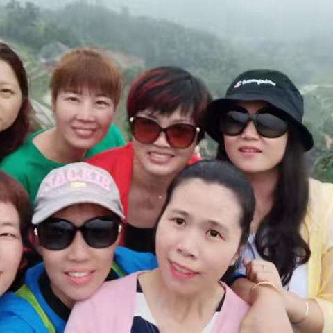 旅行时看过的风景和年轻时有过的梦想，是别人抢不走，自己也忘不掉的。 -………… 奉嘎山，紫鹊界一游