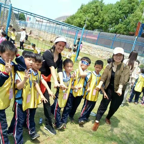 涟水学校一年的小宝贝向快乐出发