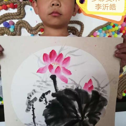 多彩美术一中部国画班作品《荷花图》