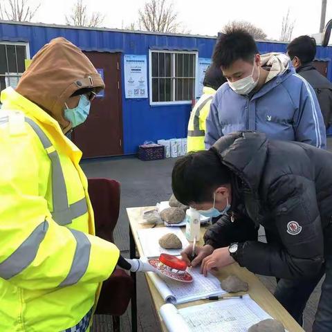 【相约冬奥—抗红旗、当先锋  宣化区在行动】扎实推进宣化东高速口疫情防控工作