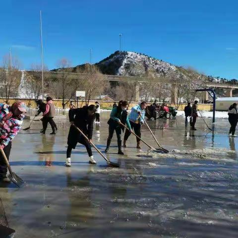 感谢有你——家长助力铲雪 真情温暖满校园   马前水小学家校联手筑温暖活动