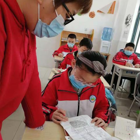 扶贫路上   爱心满满大荔县段家初中王丽娜老师的扶贫日志