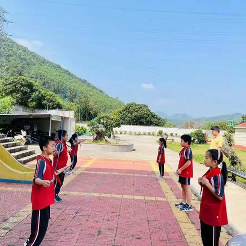 群策群力抓常规，凝心聚力促教学——和平小学教学常规检查工作纪实