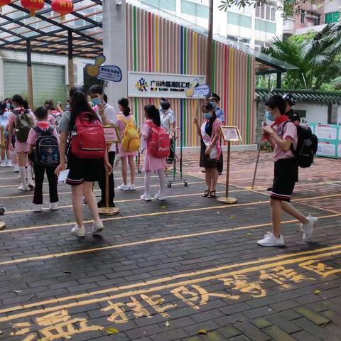 汇龙小学:最美相遇，走心同行——四、五、六年级“红领巾”返校复课