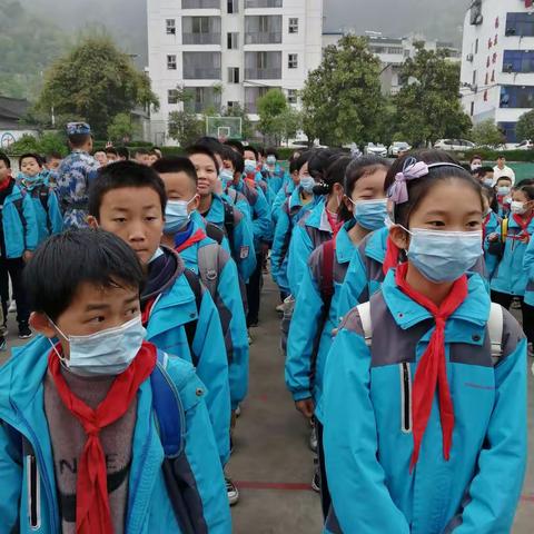 春暖花开日，研学正当时———黄龙镇中心小学六一班研学活动纪实